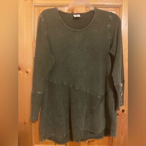Tunic. Olive green. Diagonal design